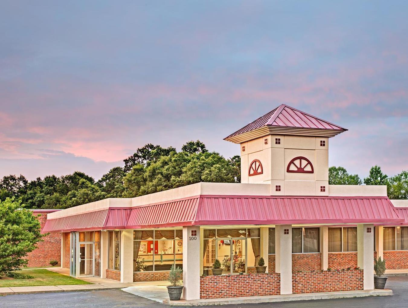 速8加夫尼酒店 外观 照片